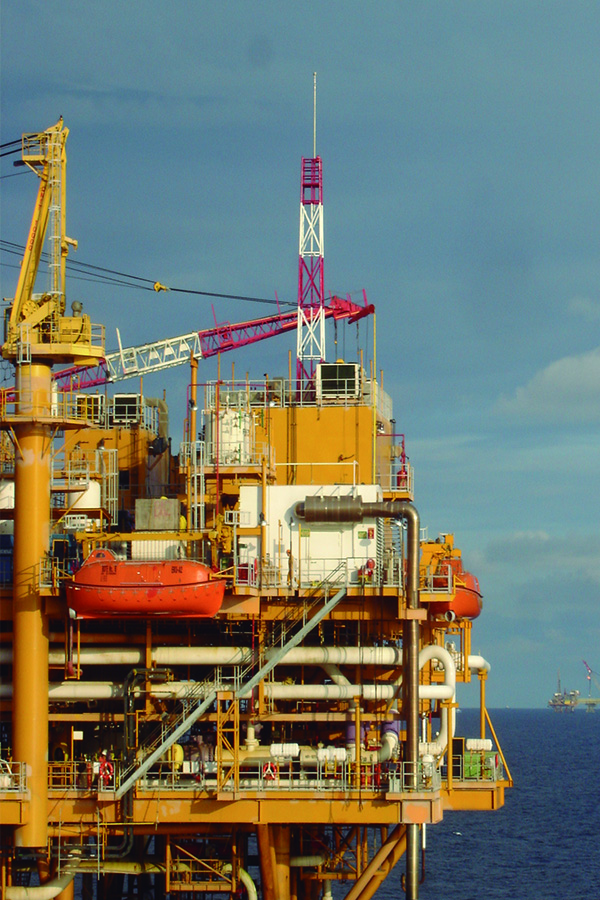 Thi-cong-chong-set-gian-khoan-dau-ngoai-bien-khoi