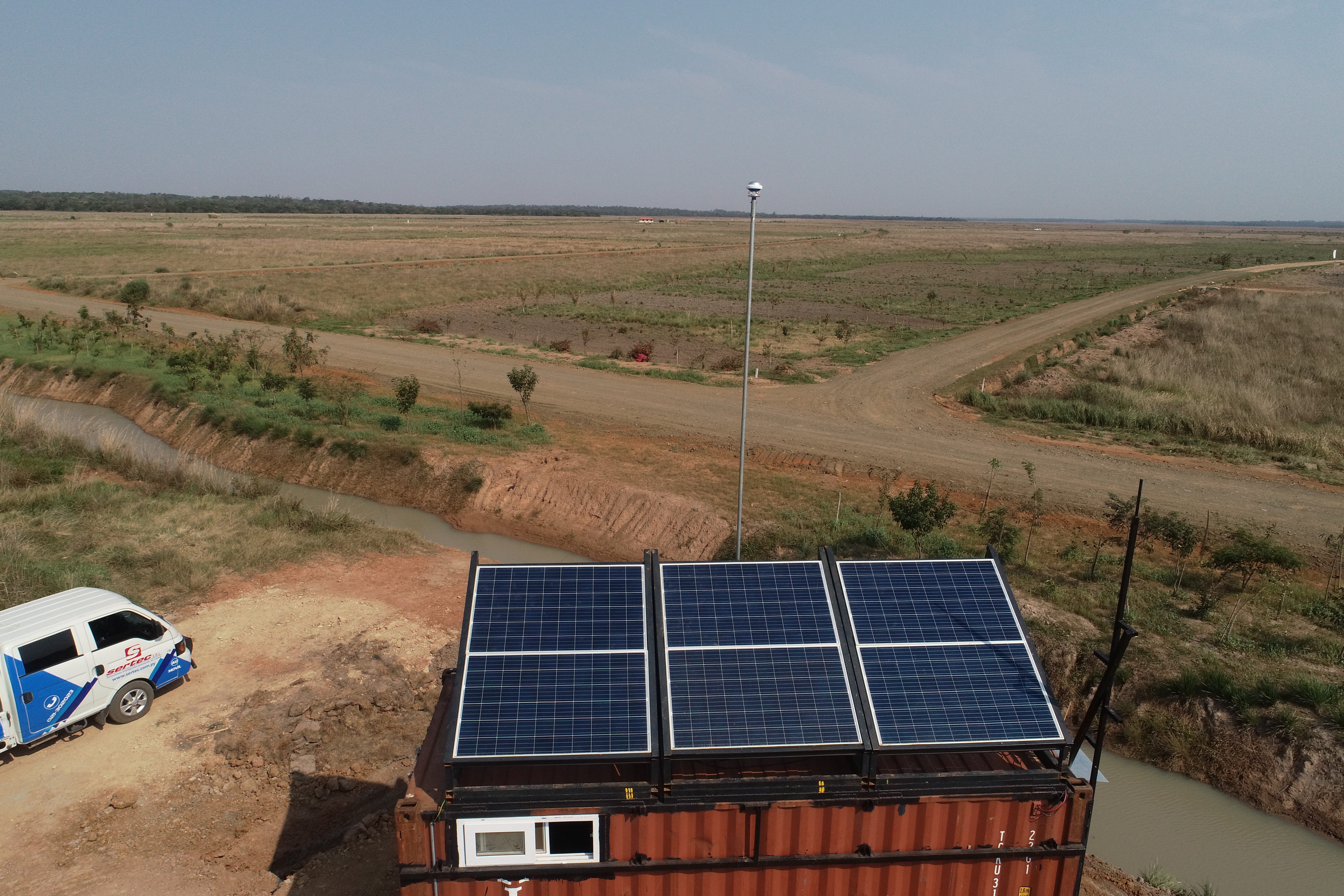 Thi-cong-chong-set-he-thong-dien-mat-troi