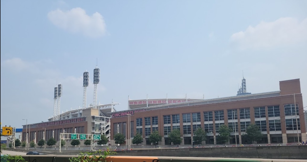 Thi-cong-chong-set-san-van-dong-bong-da