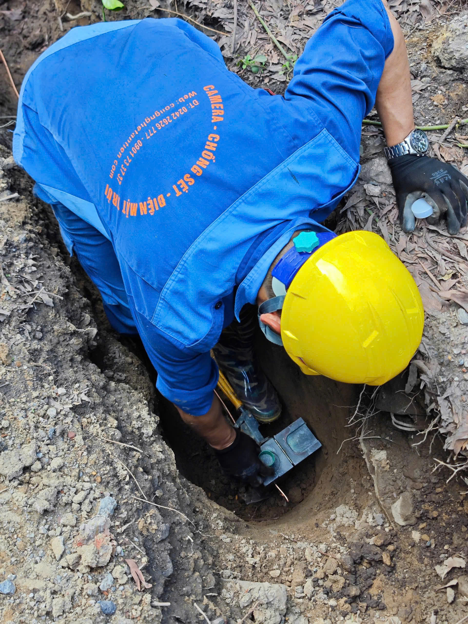 Đào rãnh hoặc hố sâu