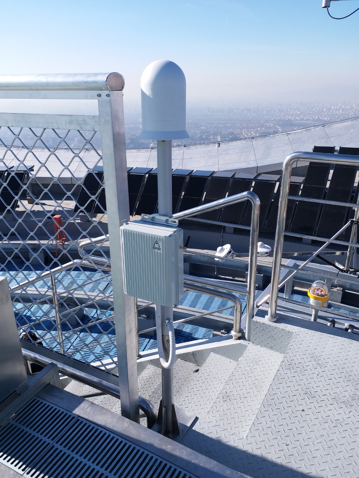 he-thong-canh-bao-set-atstorm-san-van-dong-the-thao