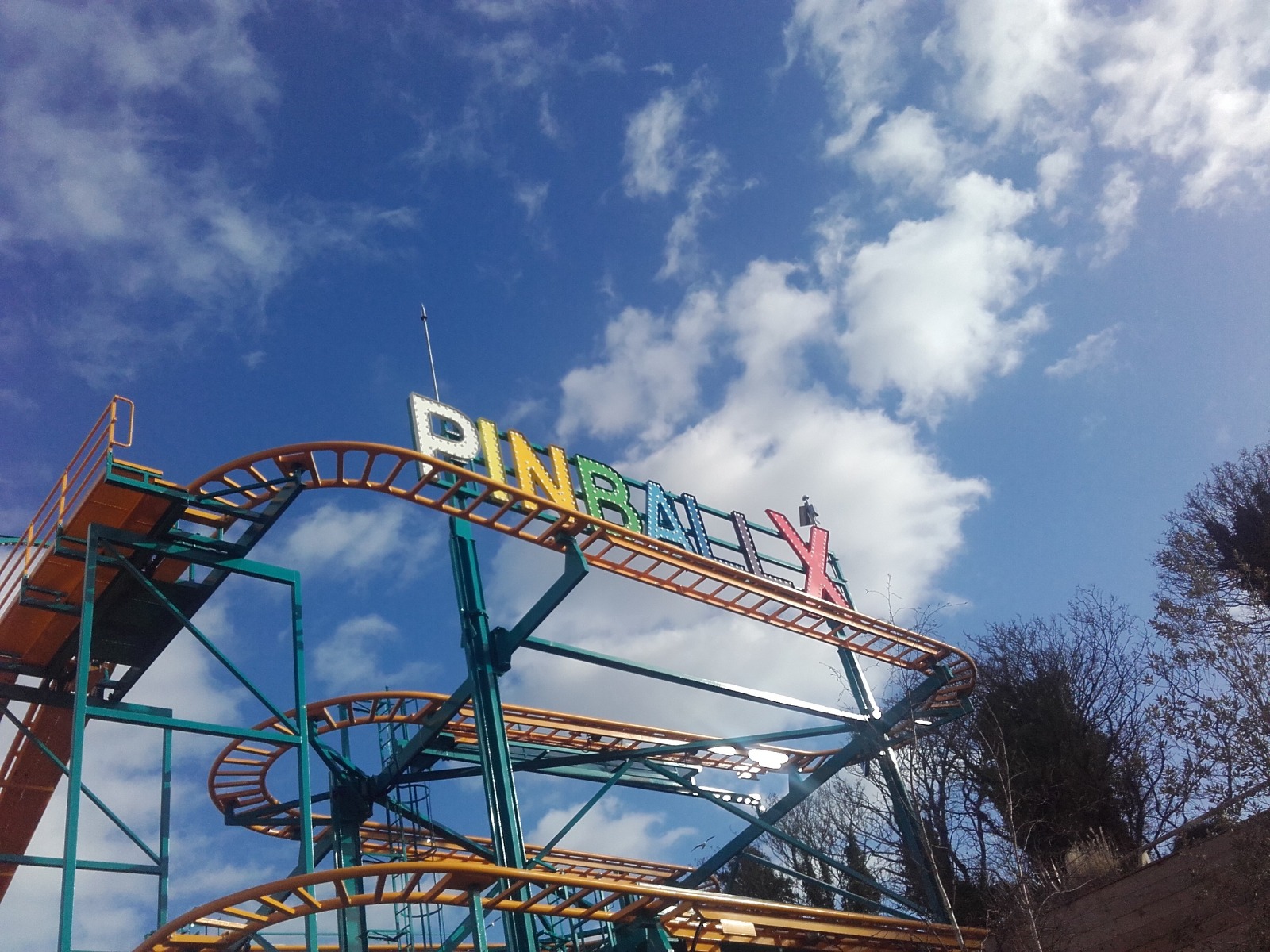 he-thong-canh-bao-set-atstorm-trung-tam-vui-choi-giai-tri-ngoai-troi