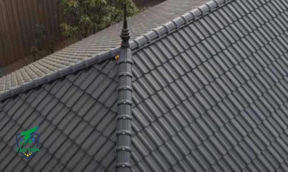 Hồ lô chóng sét luôn đặt ở vị trí cao nhất trên mái nhà