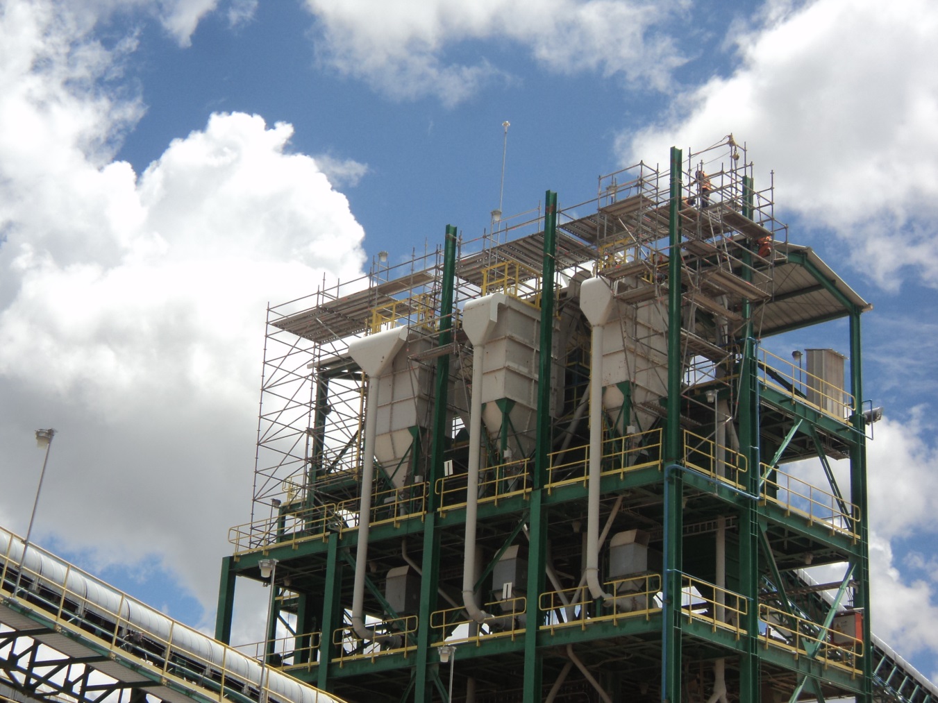 thi-cong-chong-set-nha-may-loc-hoa-dau