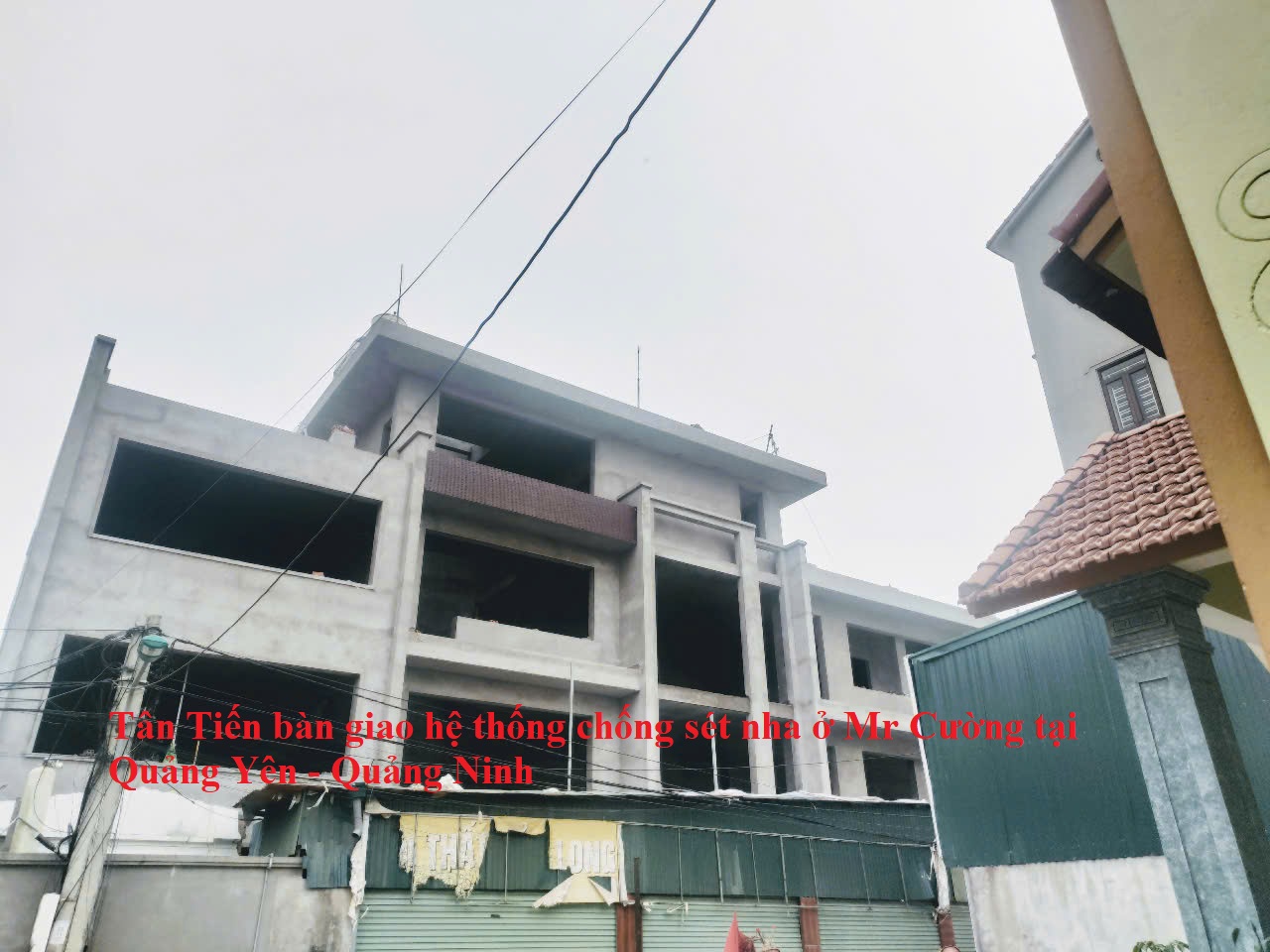 thi-cong-chong-set-nha-o-quang-yen-quang-ninh