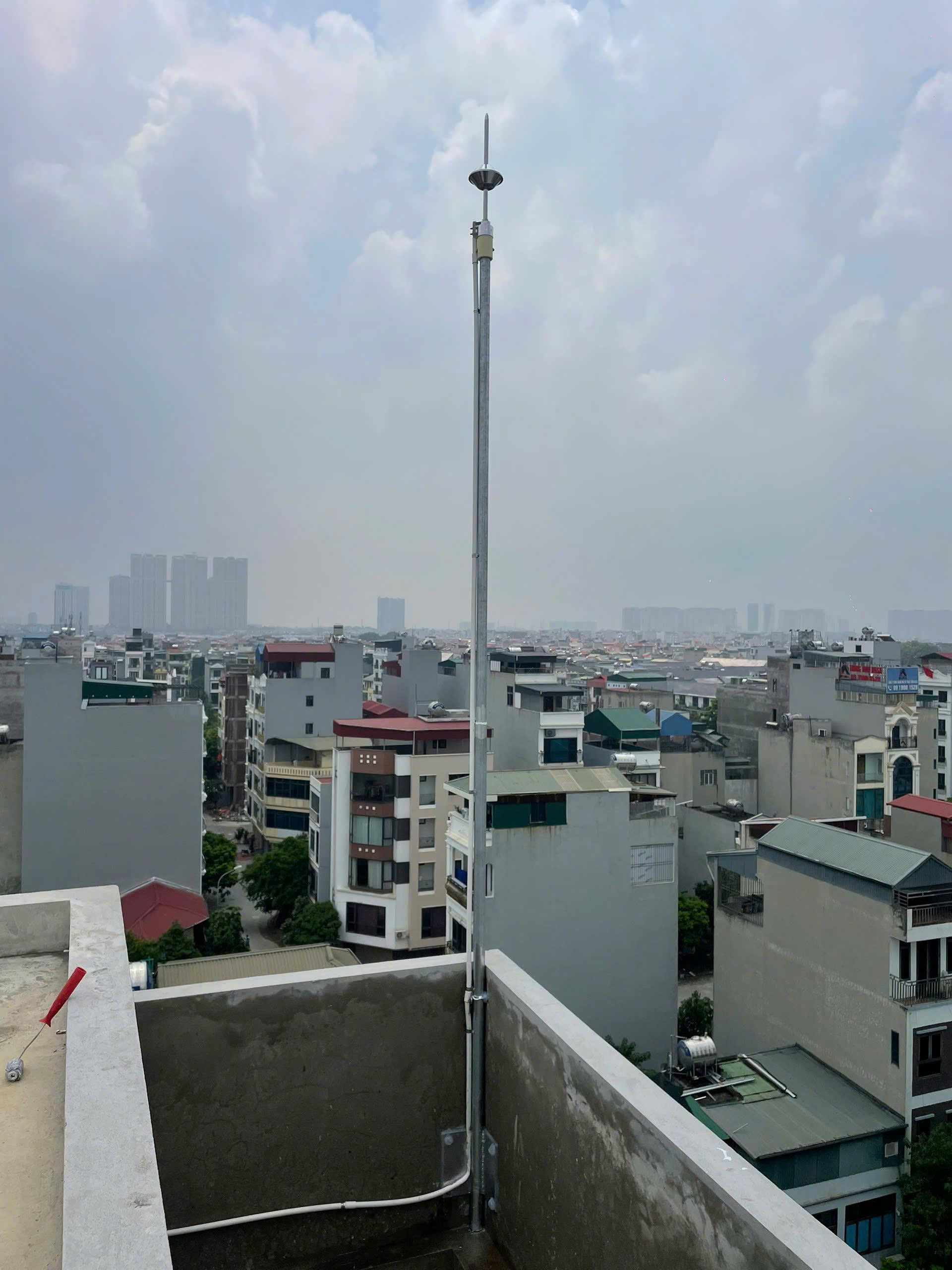 Kim Liva phải được lắp đặt ở điểm cao nhất của công trình